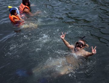 Snorkeling In Cham Island 